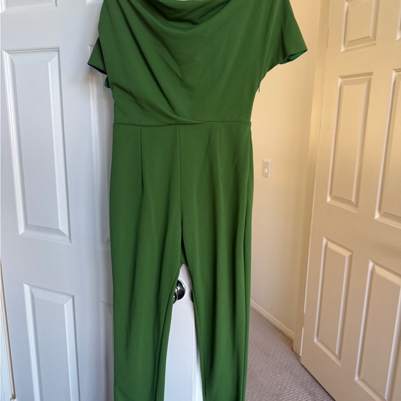 Elegant Green Jumpsuit - Picture 2 of 2